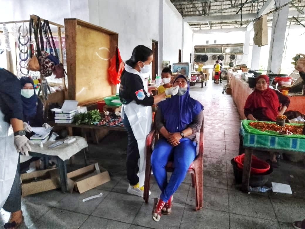 Cegah Klaster Baru Covid-19, Pedagang Pasar Kotabunan Dites Swab
