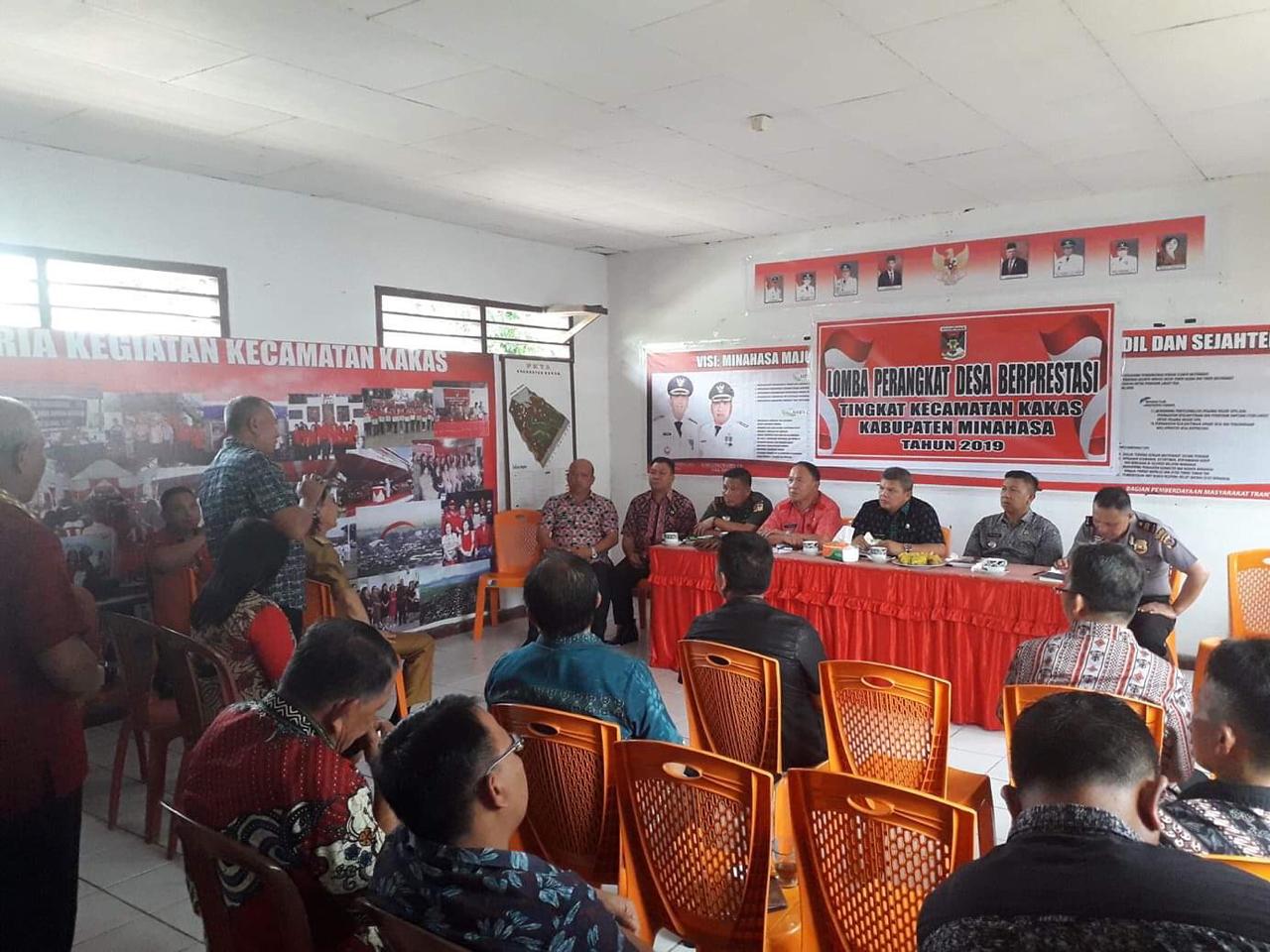 Wilayah Kakas Matangkan Pengangkatan Enceng Gondok