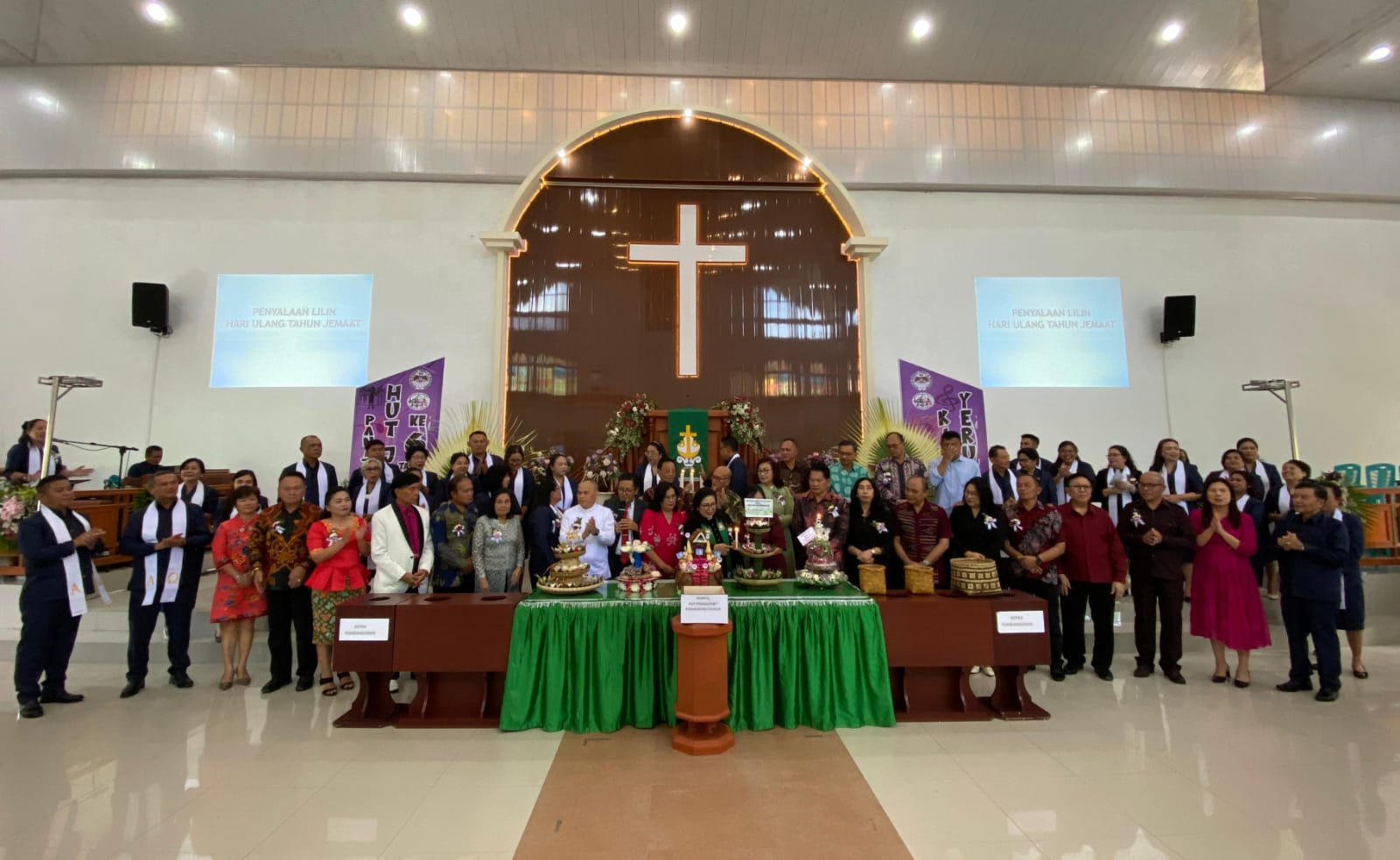 Pioh Wakili Caroll Senduk di HUT GMIM Kinilow Yerusalem 