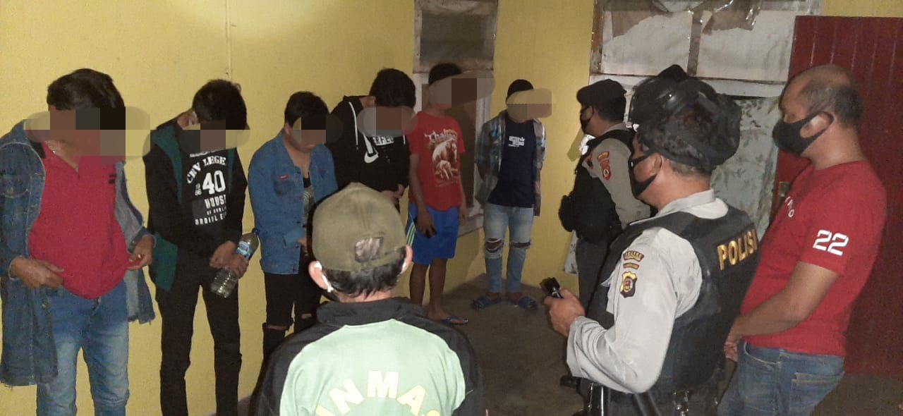 Patroli, Tim Cekal Polres Tomohon Bubarkan Sekelompok Anak Muda