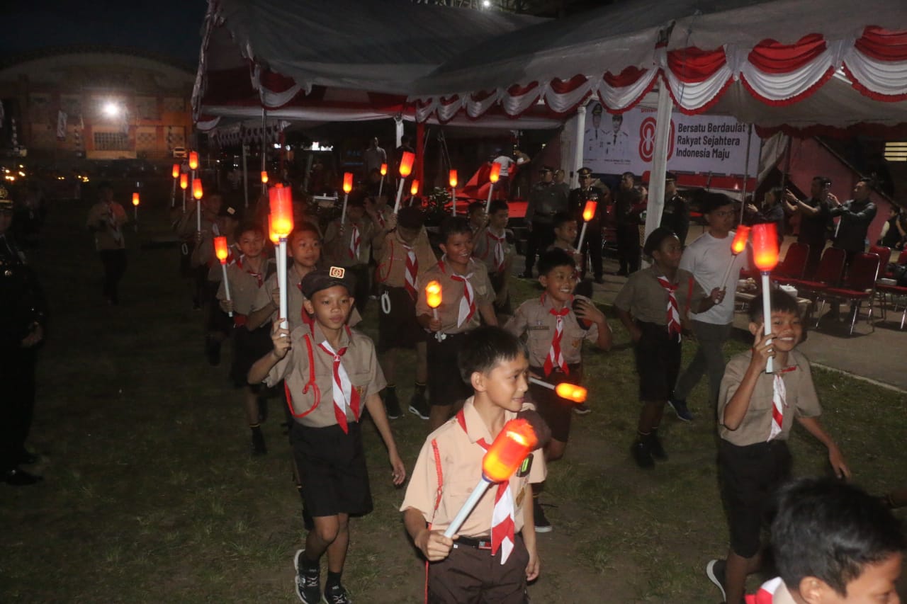 Malam Jelang Hari Kemerdekaan, Tomohon Diwarnai Pawai Obor Pramuka