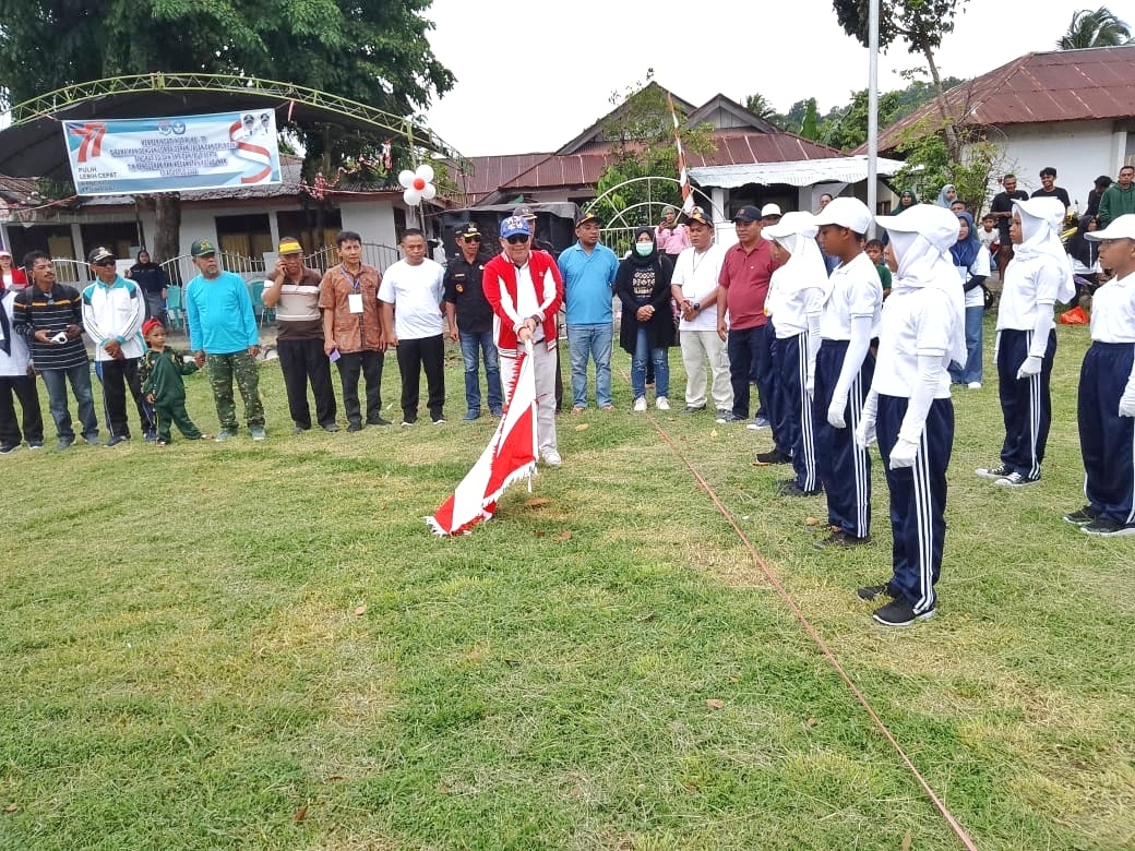 Sadam Lepas Peserta Lomba Drum Band dan Gerak Jalan