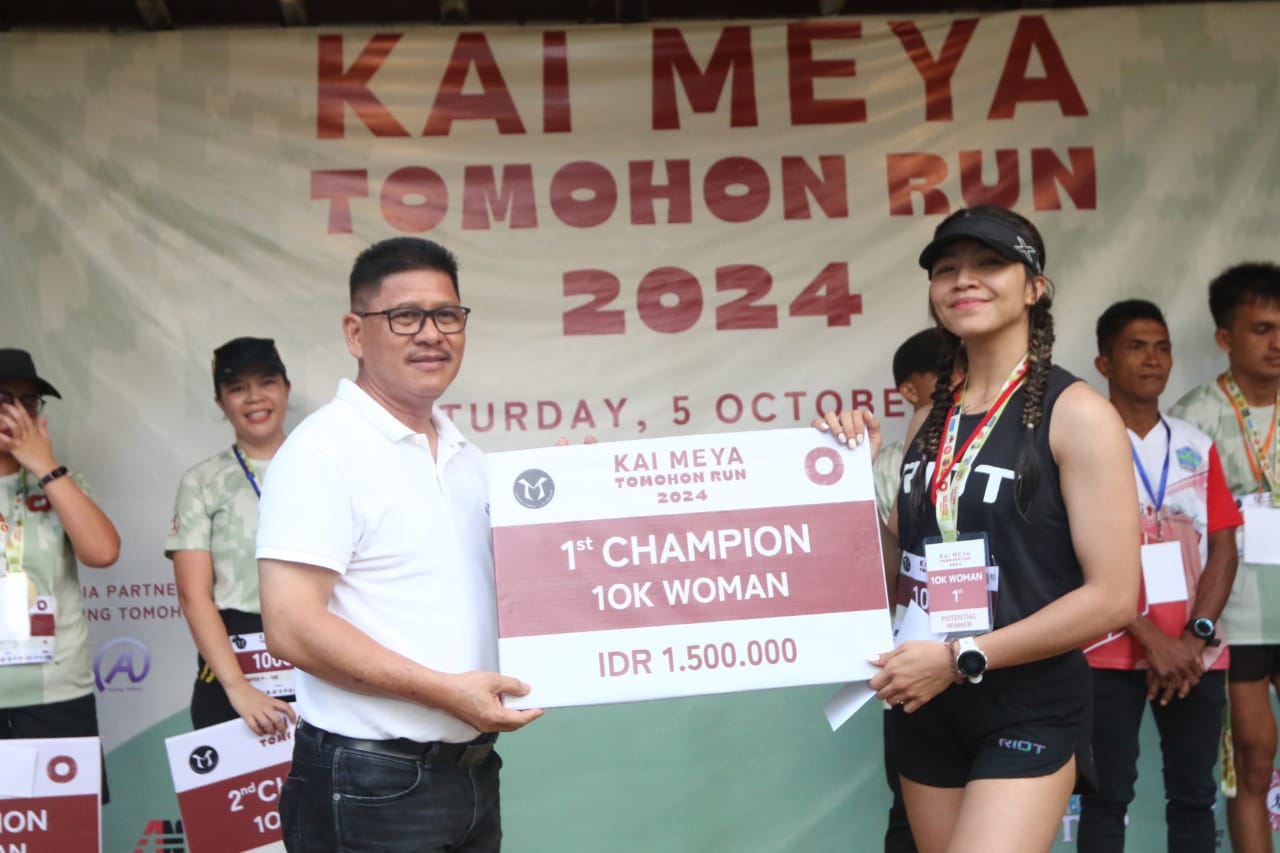 Pjs Kaligis Serahkan Hadiah Pemenang Kaimeya Tomohon Run 2024
