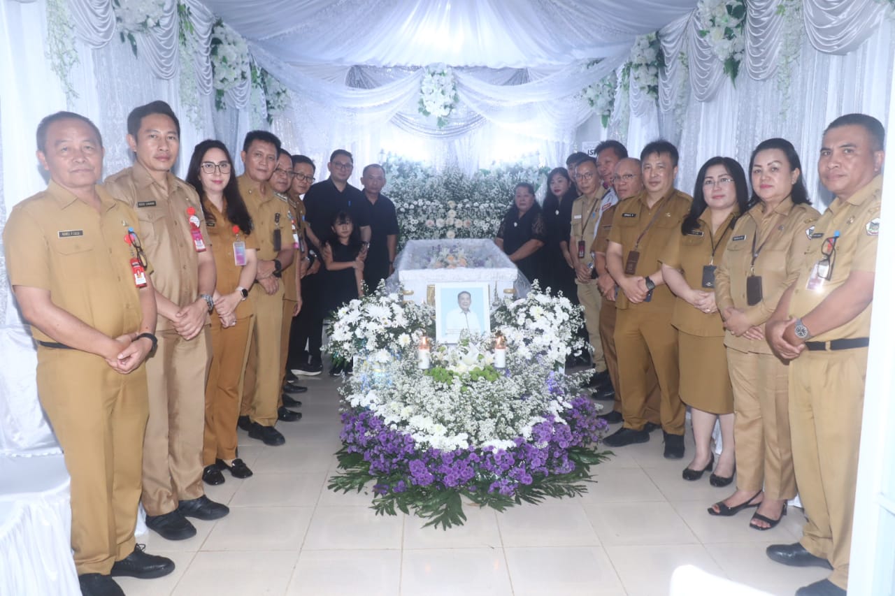 Marvien Senaen Berpulang, Pemkot Tomohon Hibur Keluarga Senaen-Mahdah