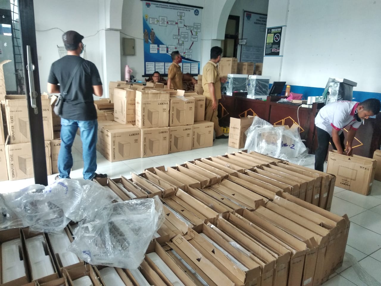 Tingkatkan Kualitas Belajar SD, Disdikbud Boltim Adakan 140 Unit Komputer 