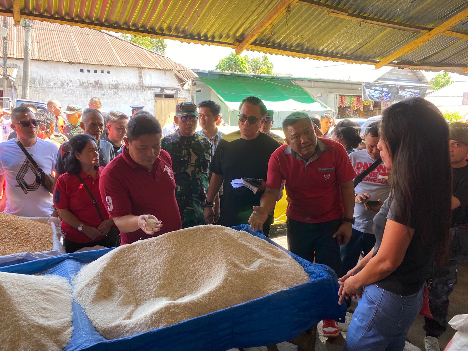Harga Sembako Naik, Pj Bupati Jemmy Kumendong Sidak Pasar Tondano