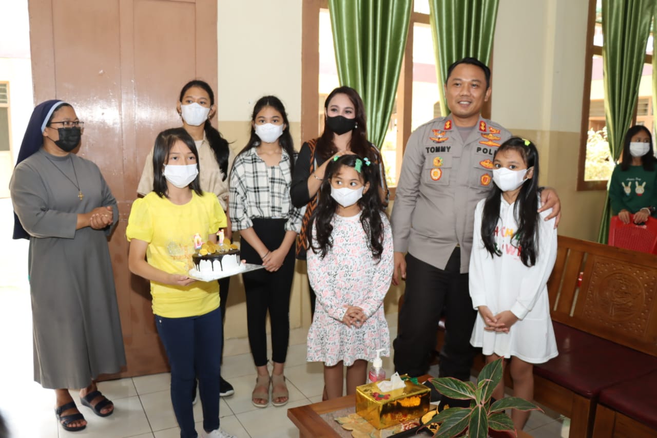 Bersyukur, Kapolres Minahasa Berbagi Bersama Anak-Anak Panti Asuhan