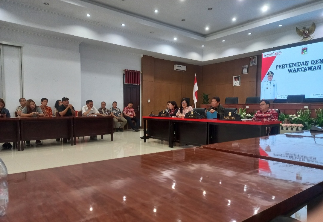 Penjabat Bupati Jemmy Kumendong Gelar Pertemuan dengan Wartawan Biro Minahasa