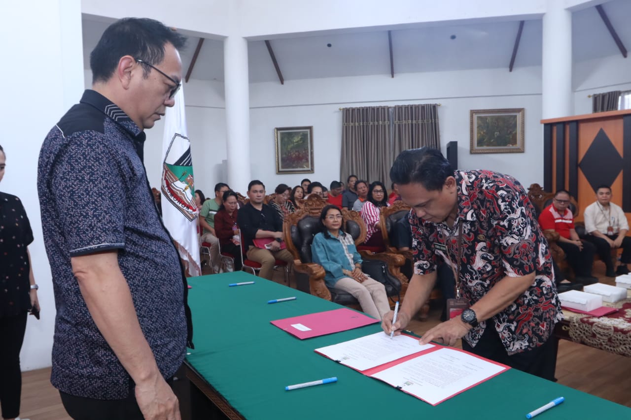 Walikota Tomohon dan Kepala-kepala SKPD Teken Perjanjian Kinerja
