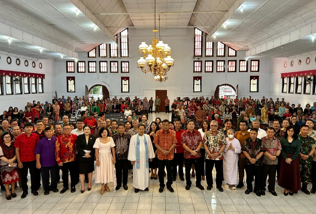 Pj Bupati Jemmy Kumendong Sambut Gubernur Lakukan Safari Natal di GMIM Sentrum Tondano