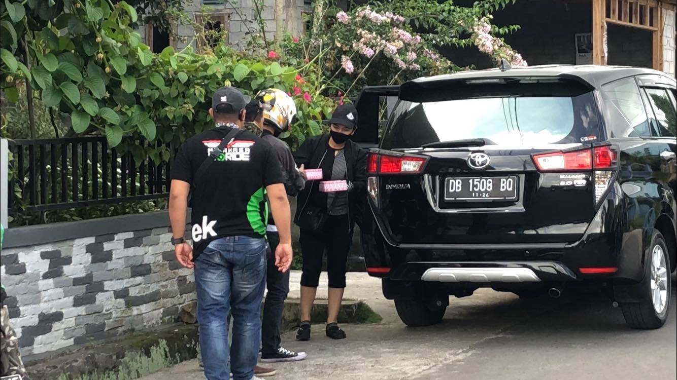 Tondano Peduli Bagikan Makanan Siap Saji