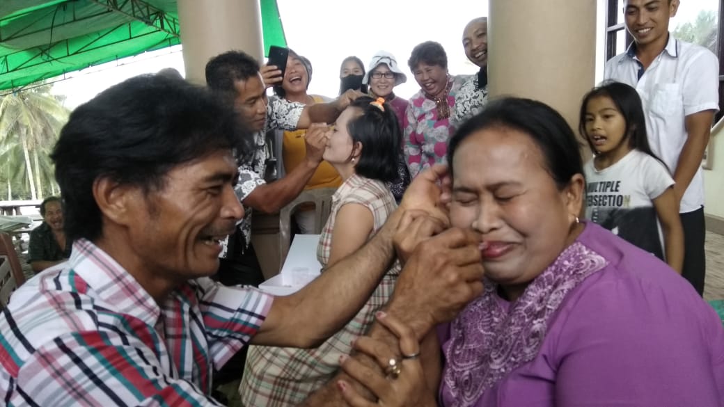 HUT GMIM Bumotonsa ke-16, Bapak-Bapak di Tondei Rias Wajah Istri
