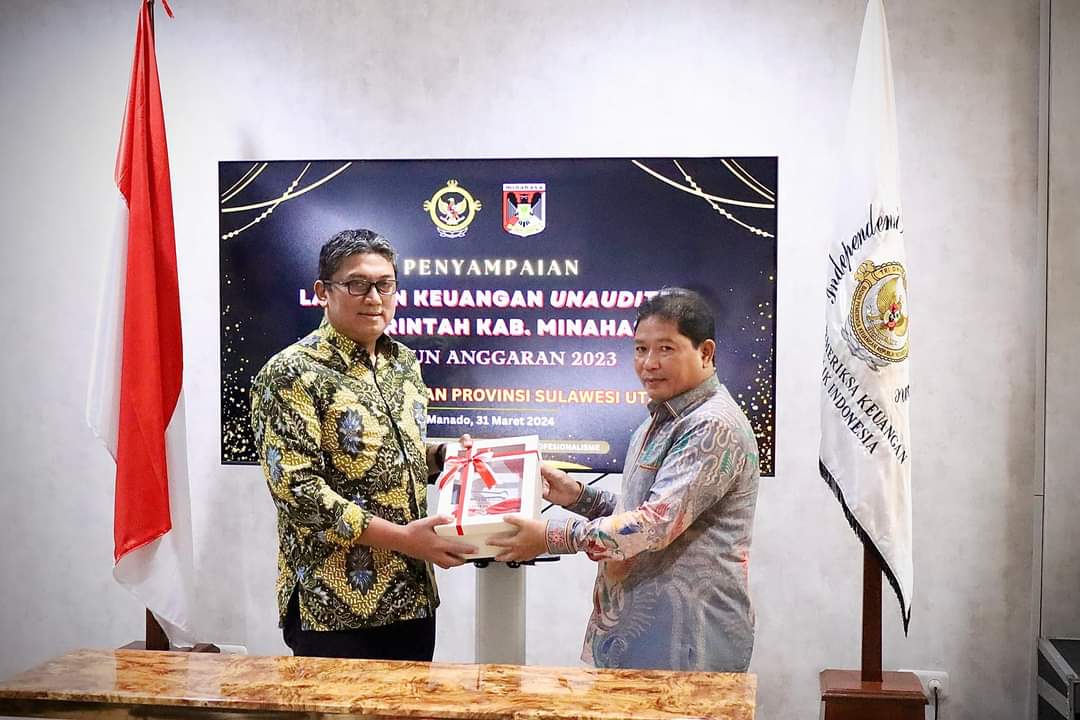 Penjabat Bupati Jemmy Kumendong Ikuti Penandatanganan Serah Terima LKPD 2023 di Kantor Perwakilan BPK RI Sulut