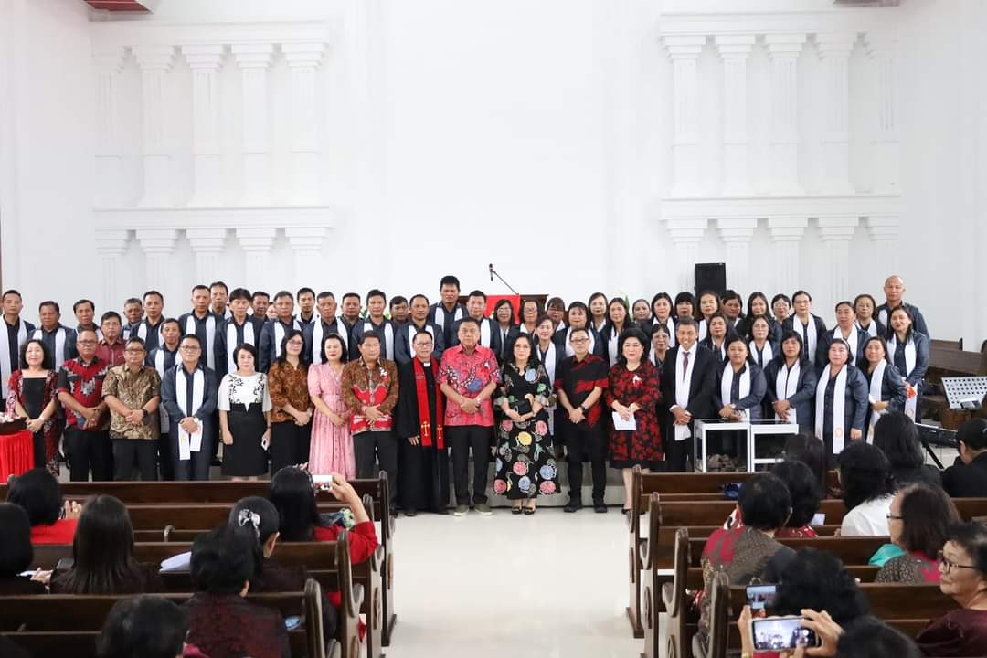 HUT ke 48, Gubernur Sulut Sumbang 305 Juta Kepada Jemaat GMIM Betlehem Lewet Langowan 1