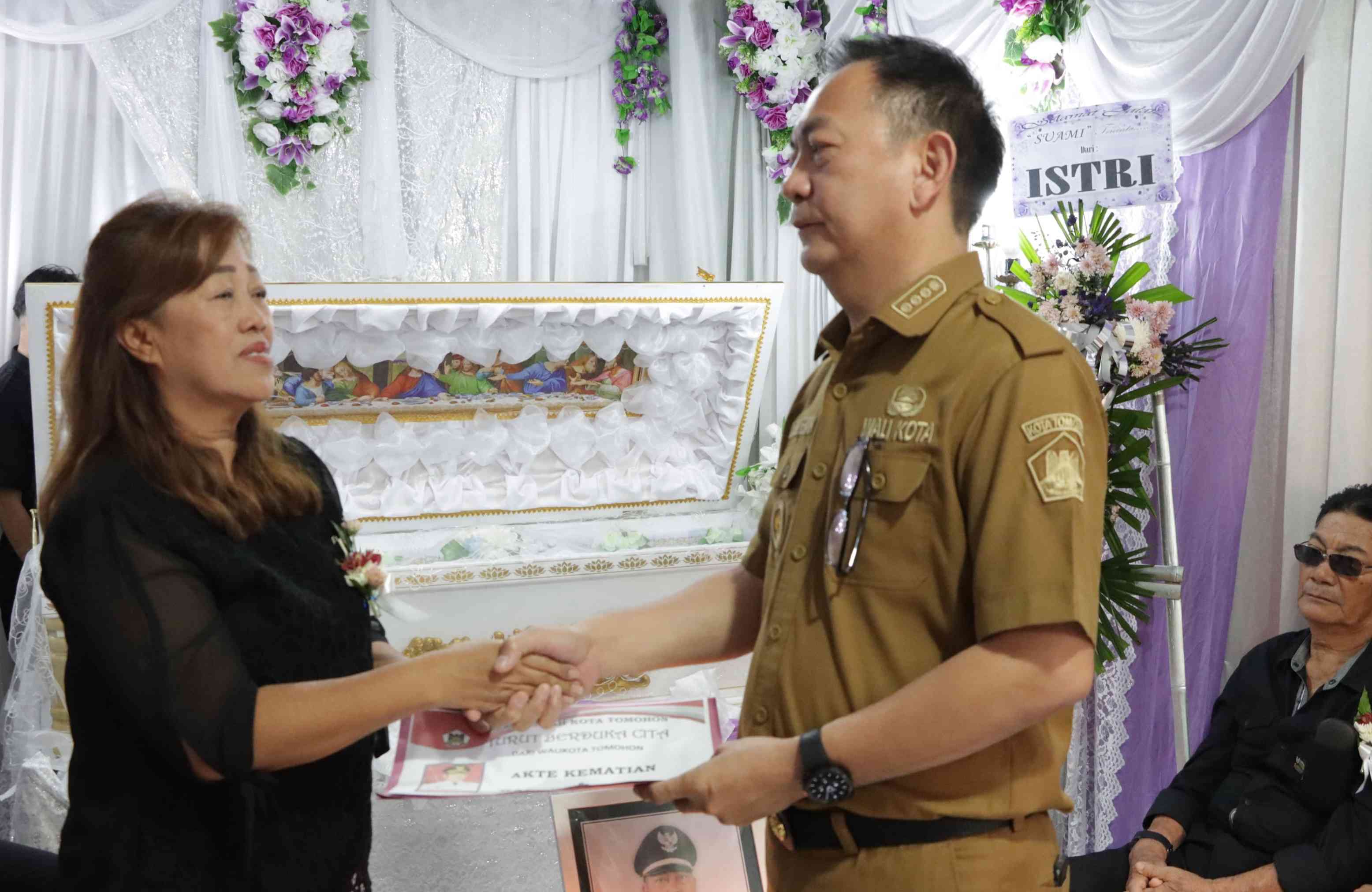 Lurah Kamasi Berpulang, Caroll: Pemkot Kehilangan Sosok Penuh Dedikasi 