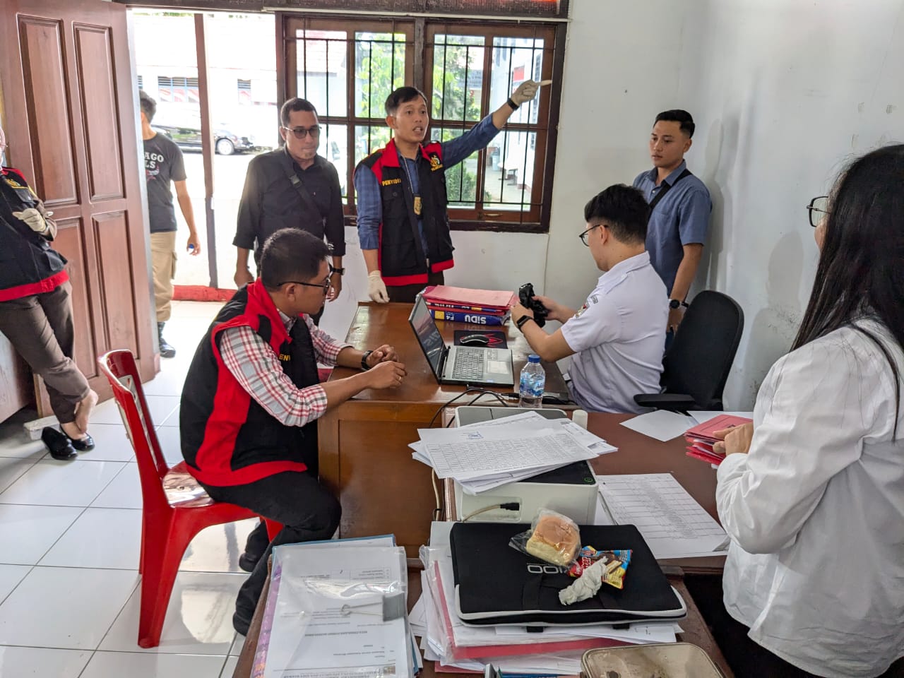 Dugaan Gelapkan TPG dan Penyalahgunaan Gaji THL, Kejari Minahasa Geledah Kantor Dinas Pendidikan Minahasa