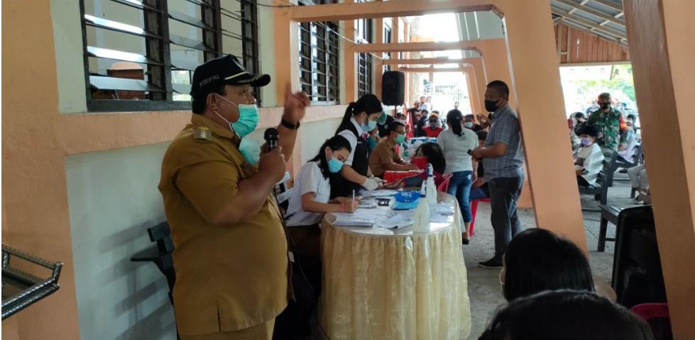Euforia Warga Atep Sambut Vaksinasi, Camat Langsel Ingatkan Prokes