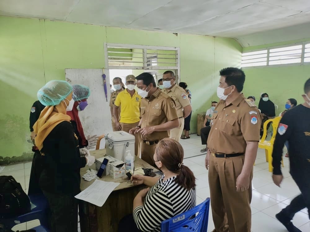 Cegah Penyebaran Covid-19, Bupati Sachrul Semangati Masyarakat untuk Divaksin