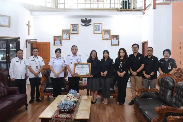 Pilkada 2024 Sukses, Pemkot Tomohon Dihadiahi Piagam Penghargaan KPU