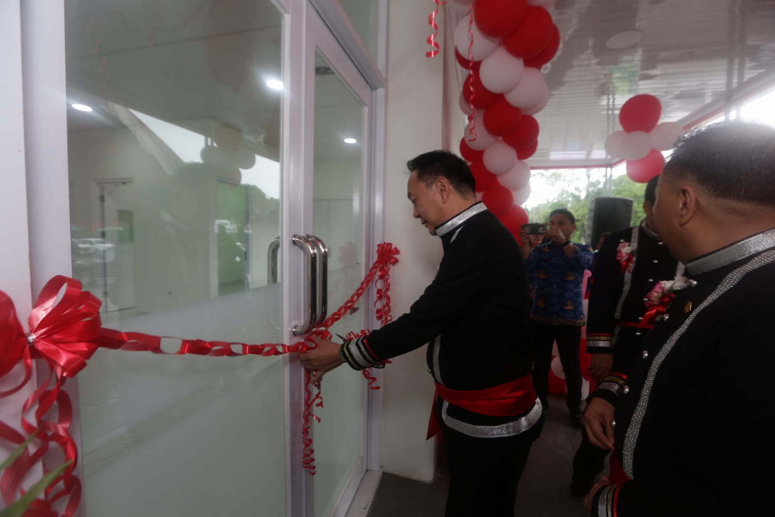 Caroll Senduk Resmikan Labkesmas dan Dua Puskesmas