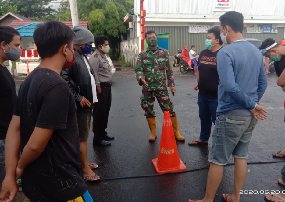 Wujud Kekecewaan, Warga Kema Satu Blokade Akses ke Pasar Kema