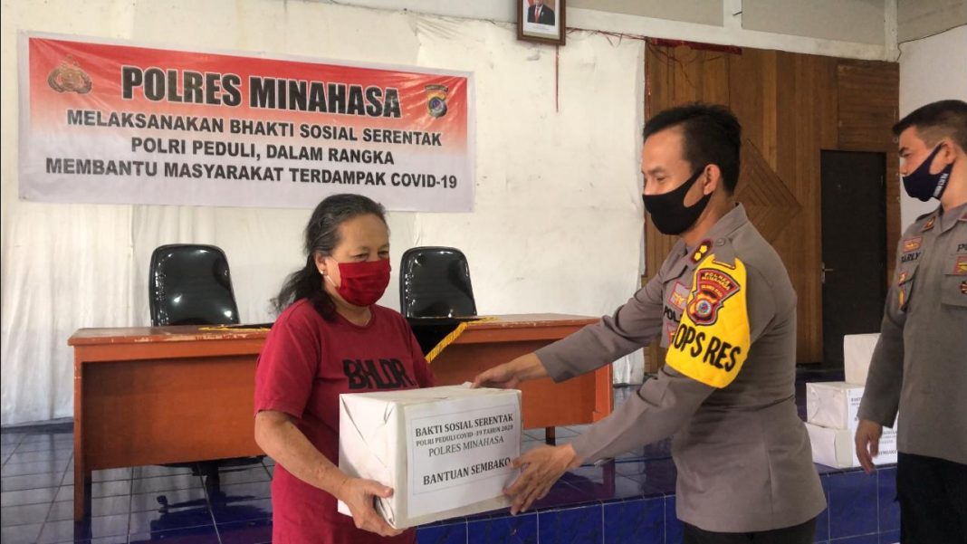 Peduli Sesama, Polres Minahasa Berbagi Sembako