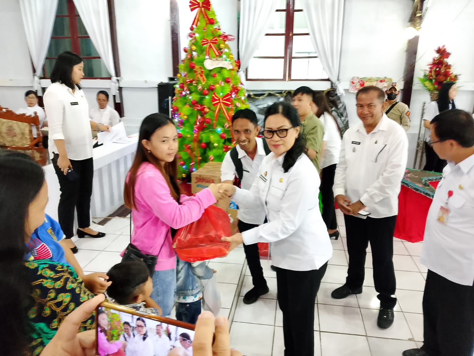 Watania Pimpin Safari Natal Pemkab Minahasa di Remboken