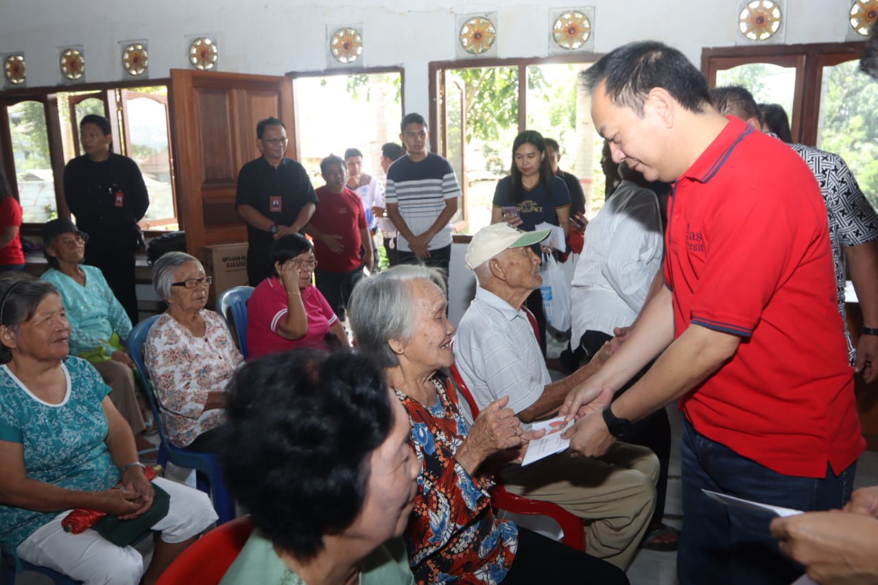 Bansos Lansia Disalurkan di Kecamatan Tomohon Barat