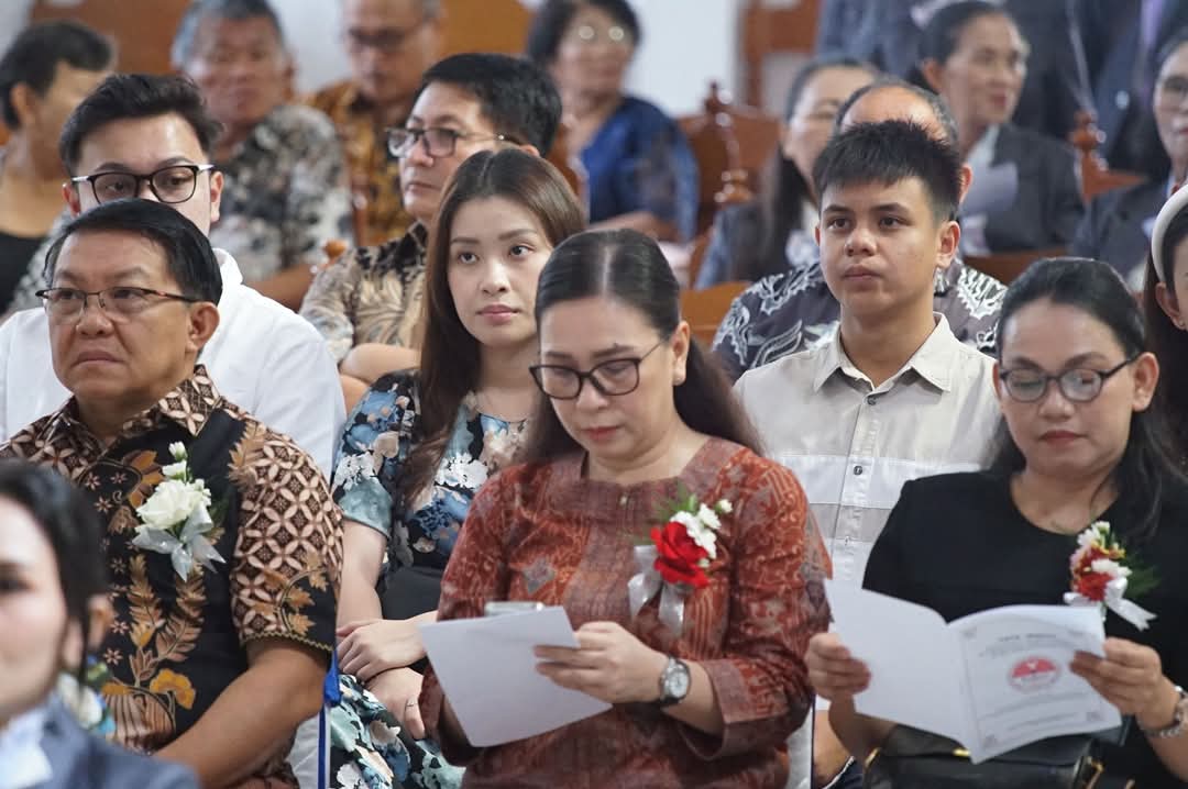 Wabup Pnt Vasung Hadiri Ibadah Minggu dan Pencanangan Gerakan Menanam di KGPM Kiawa