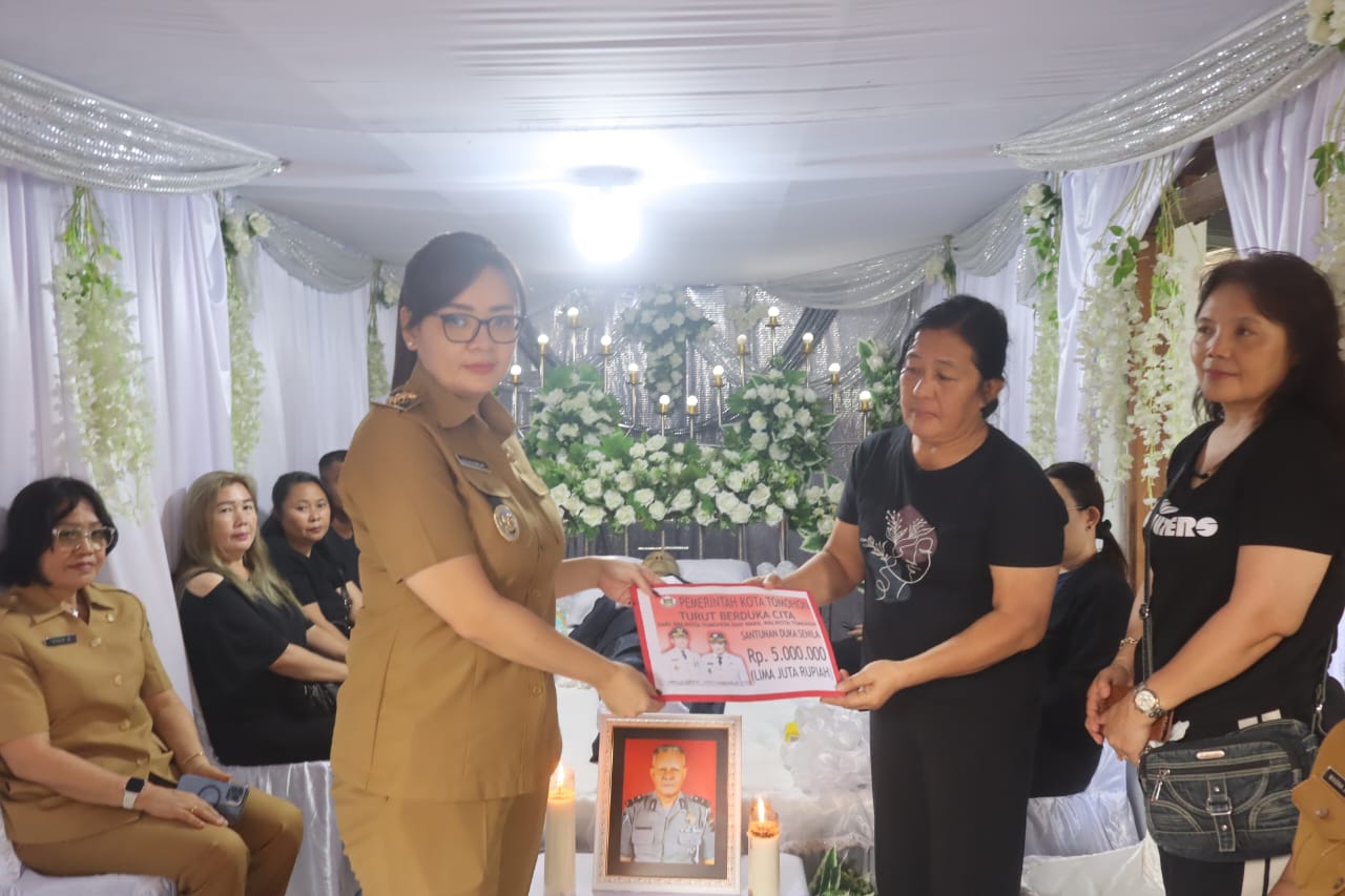 Rumajar Serahkan Santunan Duka Nander-Mokorimban